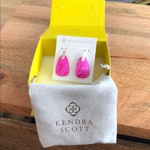 NWT Kendra Scott Marty Magenta/White Gold Earrings